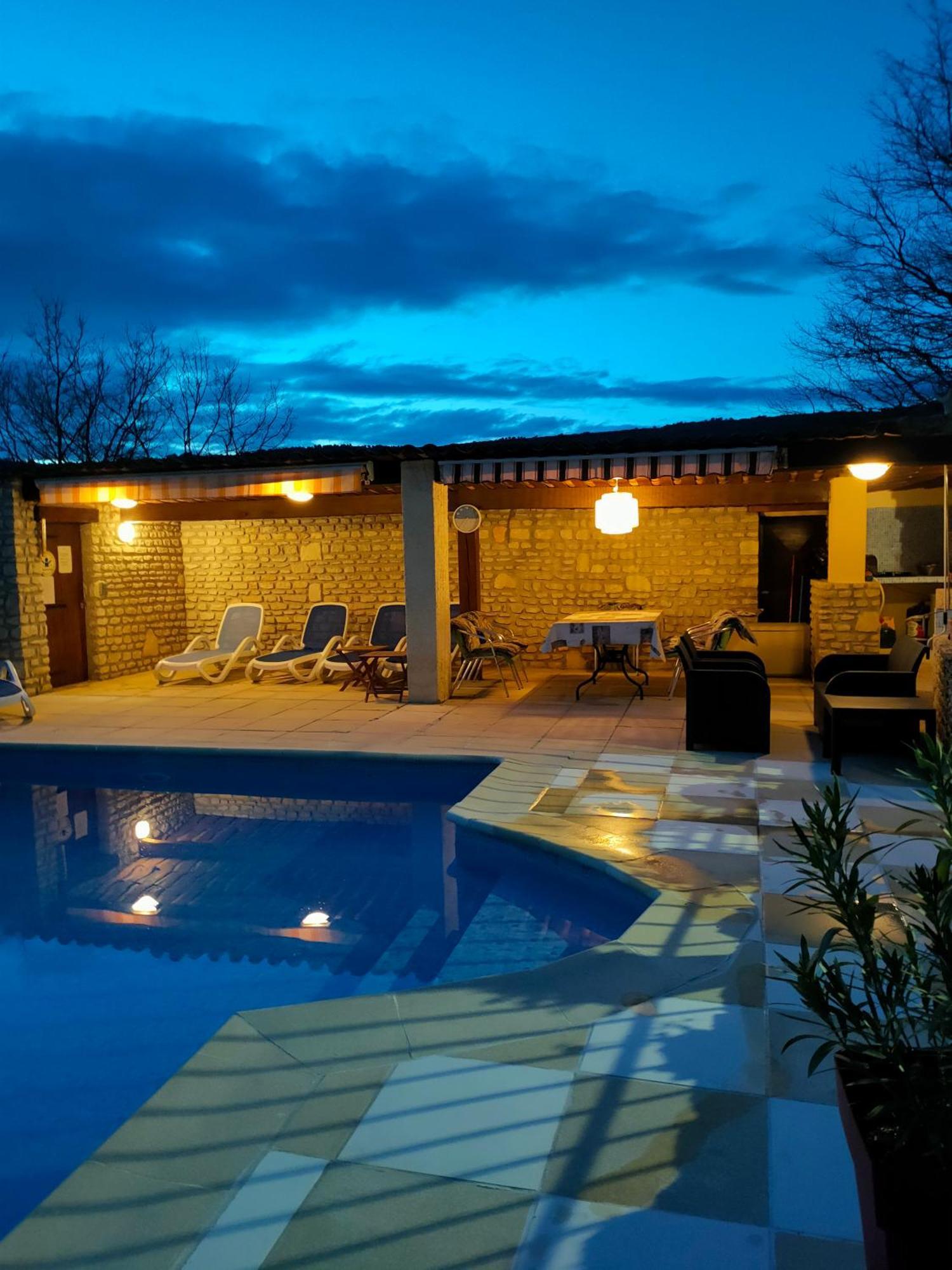 Les Vallons Holiday Home Lioux ภายนอก รูปภาพ